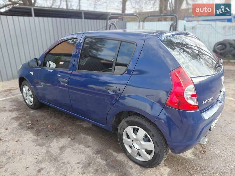 Хэтчбек Dacia Sandero 2009 в Сумах