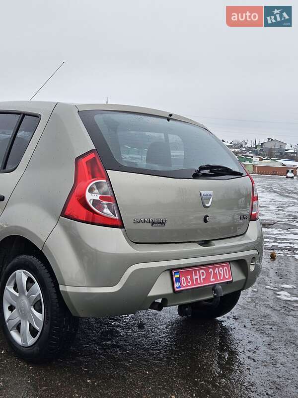 Хэтчбек Dacia Sandero 2009 в Ровно