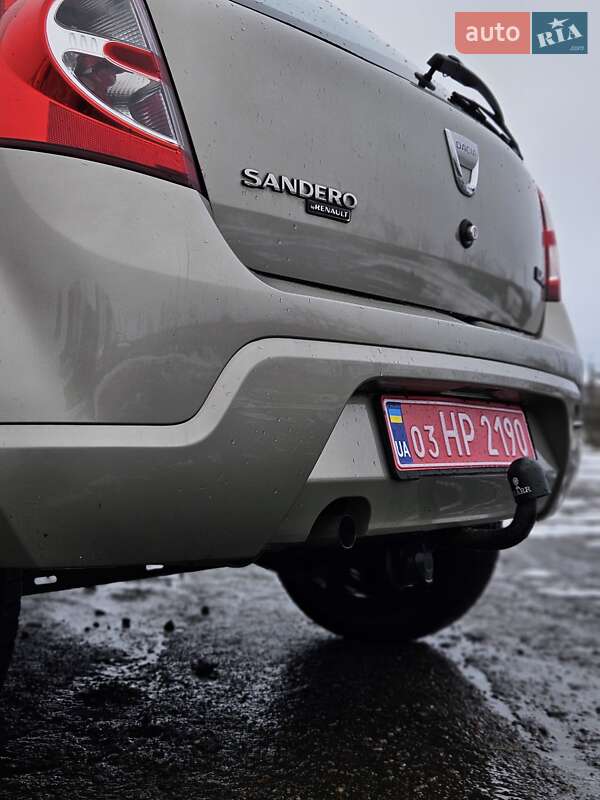 Хэтчбек Dacia Sandero 2009 в Ровно