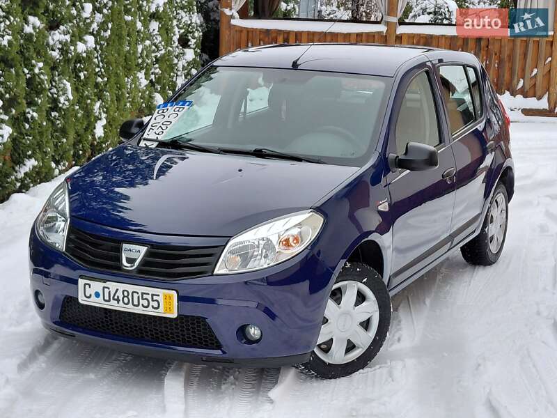 Хэтчбек Dacia Sandero 2009 в Самборе