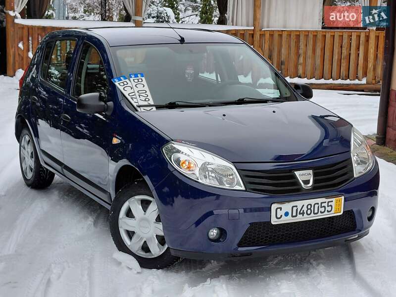 Хэтчбек Dacia Sandero 2009 в Самборе