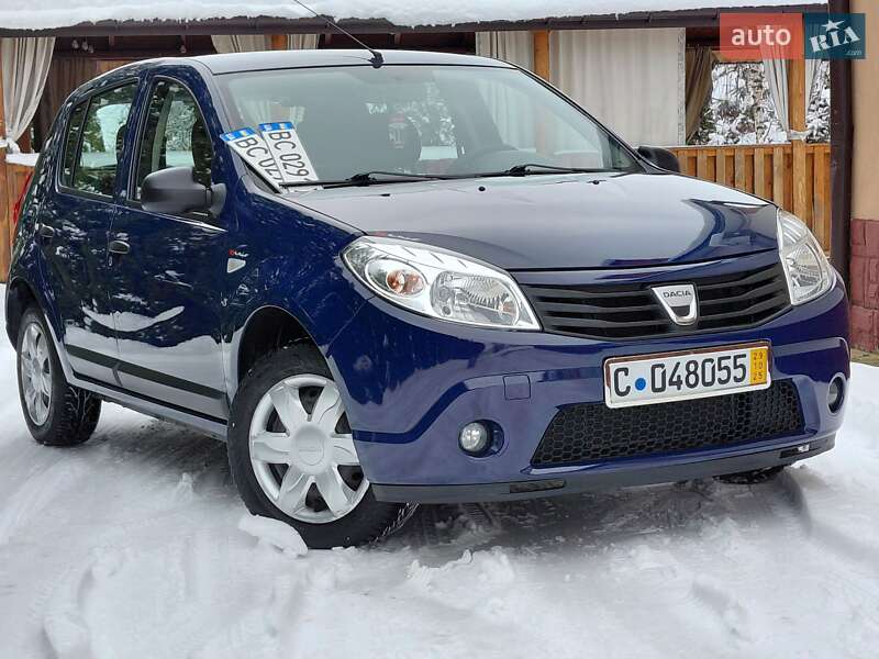 Хэтчбек Dacia Sandero 2009 в Самборе