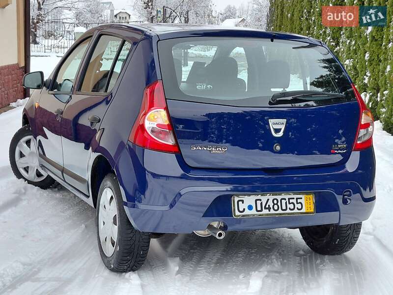 Хэтчбек Dacia Sandero 2009 в Самборе