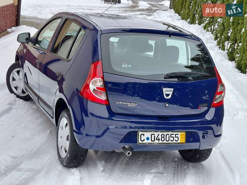 Хэтчбек Dacia Sandero 2009 в Самборе