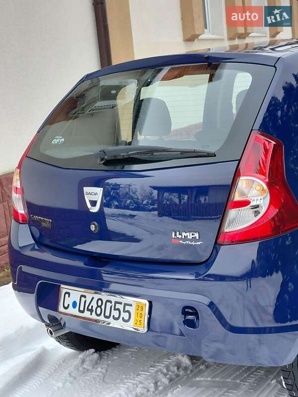 Хэтчбек Dacia Sandero 2009 в Самборе