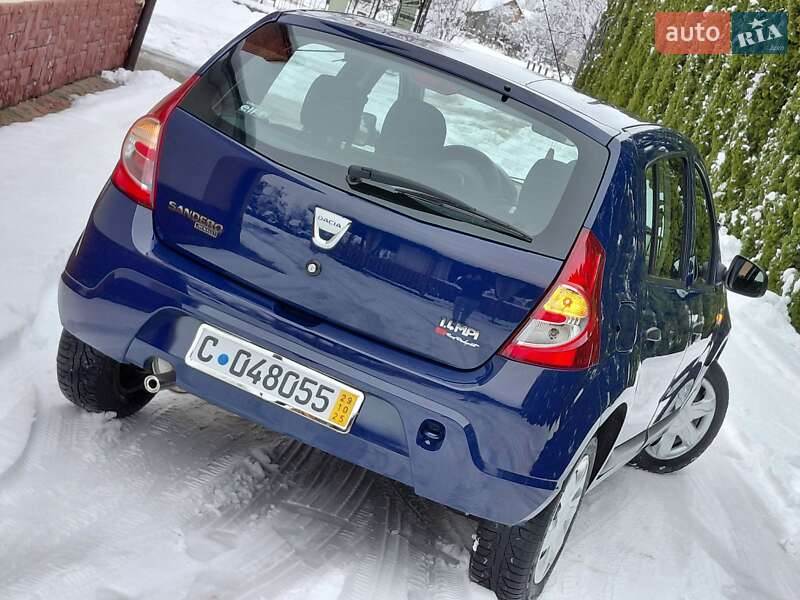 Хэтчбек Dacia Sandero 2009 в Самборе