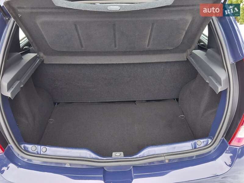 Хэтчбек Dacia Sandero 2009 в Самборе