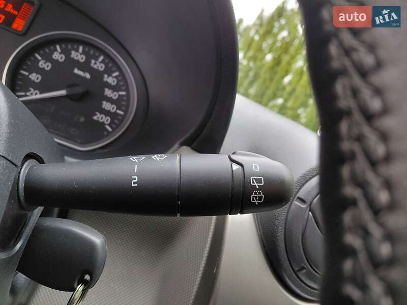 Хэтчбек Dacia Sandero 2009 в Самборе