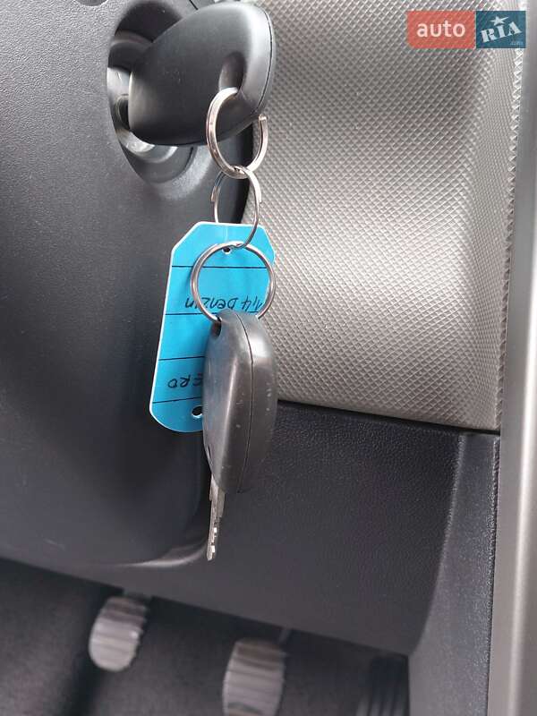 Хэтчбек Dacia Sandero 2009 в Самборе