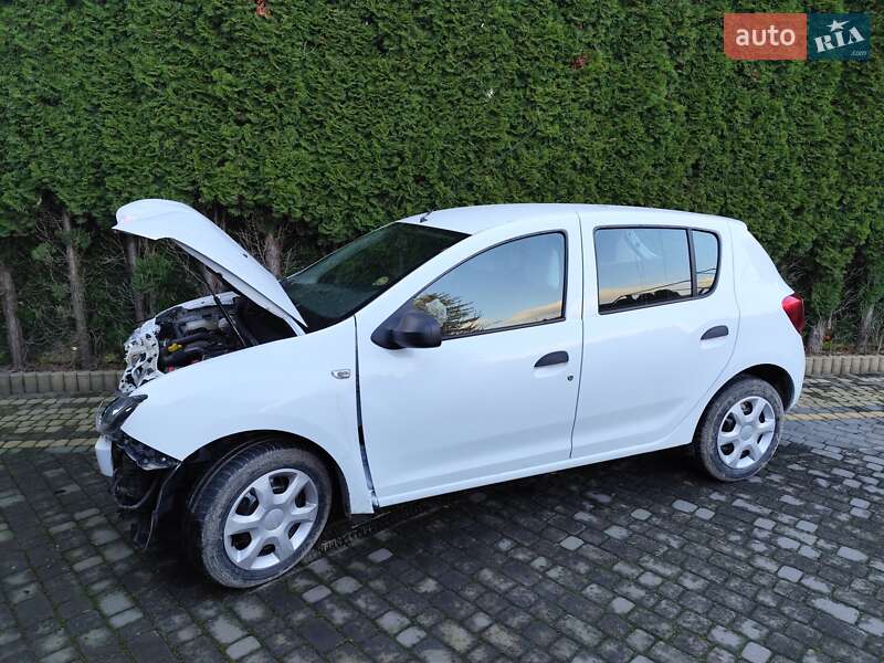 Хетчбек Dacia Sandero 2014 в Новояворівську