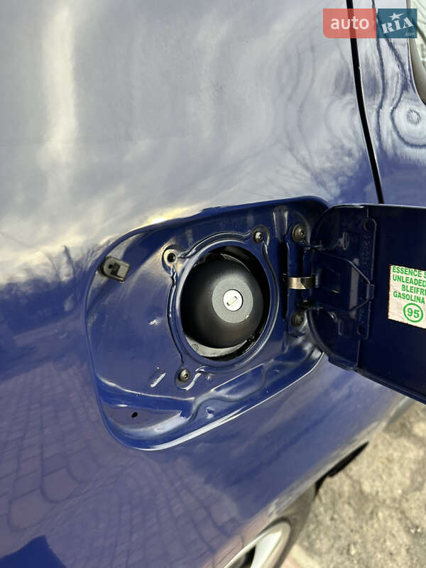 Хэтчбек Dacia Sandero 2010 в Хороле