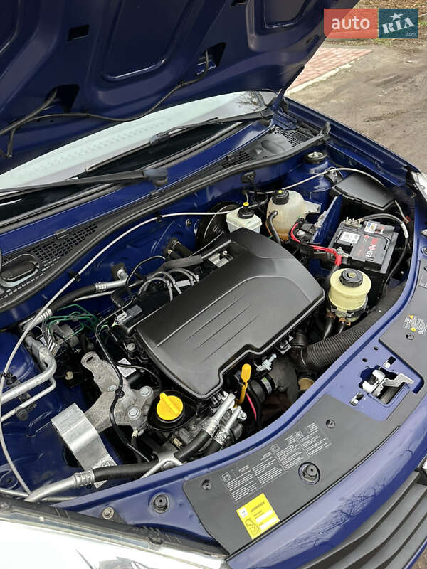 Хэтчбек Dacia Sandero 2010 в Хороле