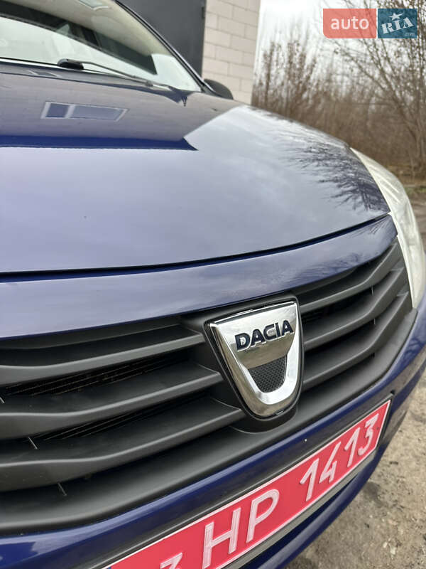 Хэтчбек Dacia Sandero 2010 в Хороле