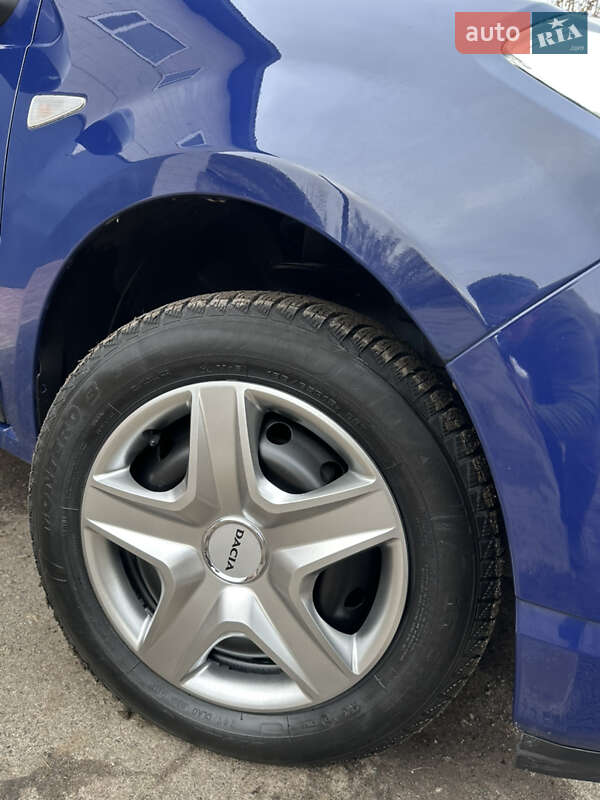 Хэтчбек Dacia Sandero 2010 в Хороле