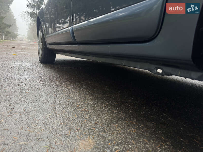 Хэтчбек Dacia Sandero 2008 в Умани