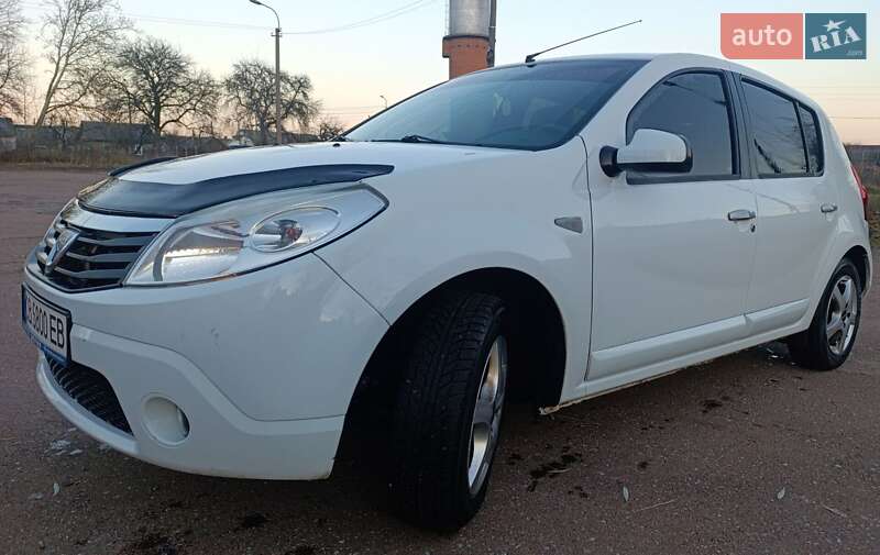 Хетчбек Dacia Sandero 2010 в Ріпках фото 3 Хетчбек Dacia Sandero 2010 в Ріпках