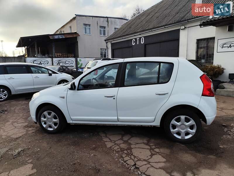 Хетчбек Dacia Sandero 2010 в Чернігові