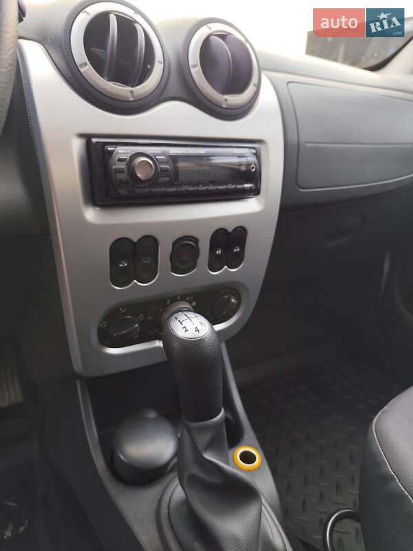 Хетчбек Dacia Sandero 2010 в Чернігові