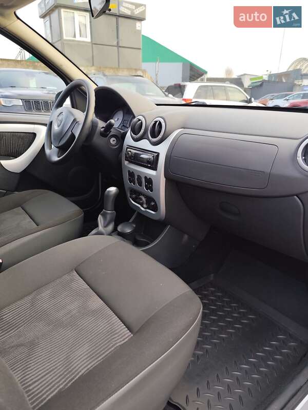 Хетчбек Dacia Sandero 2010 в Чернігові