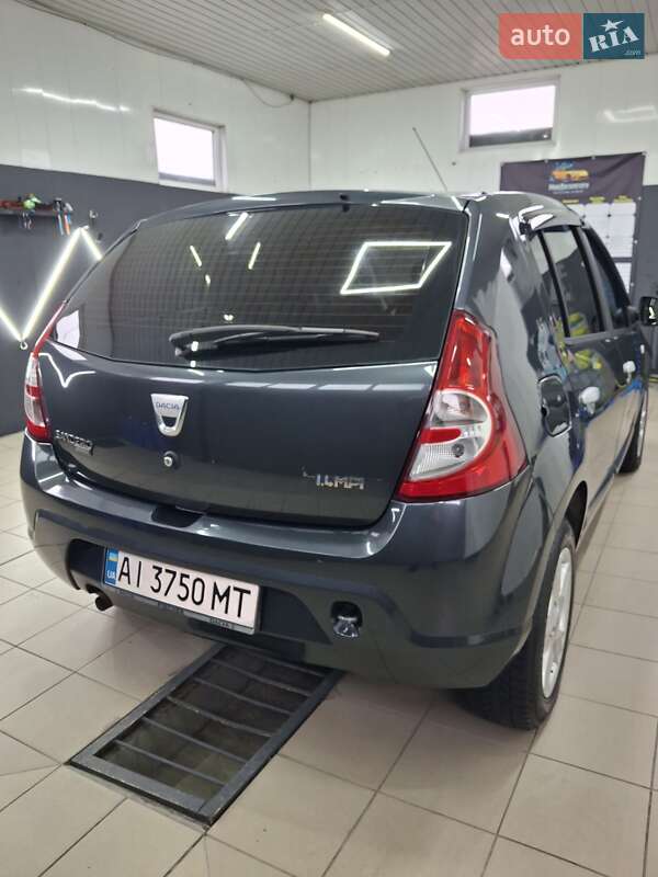 Хэтчбек Dacia Sandero 2009 в Фастове