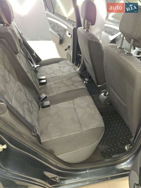 Хэтчбек Dacia Sandero 2009 в Фастове