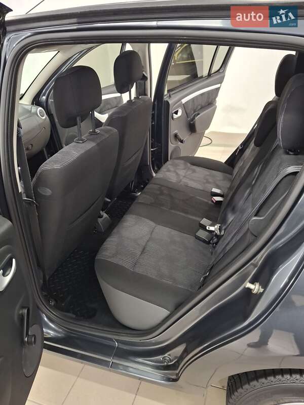 Хэтчбек Dacia Sandero 2009 в Фастове