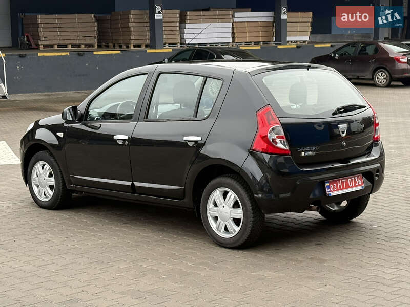 Хэтчбек Dacia Sandero 2011 в Ровно