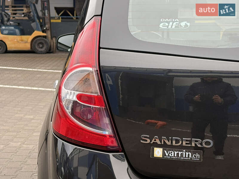 Хэтчбек Dacia Sandero 2011 в Ровно