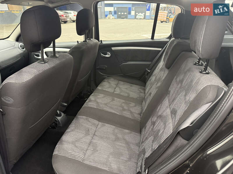 Хэтчбек Dacia Sandero 2011 в Ровно