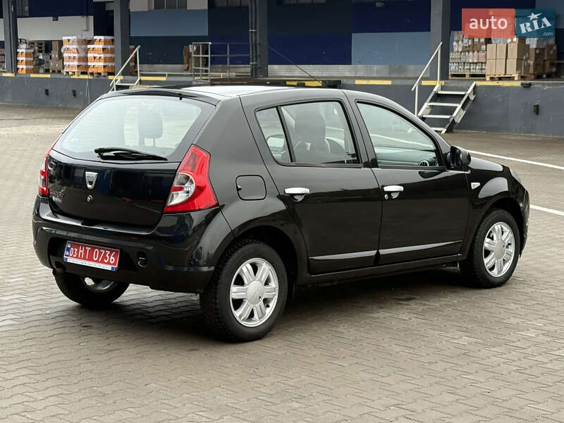 Хэтчбек Dacia Sandero 2011 в Ровно