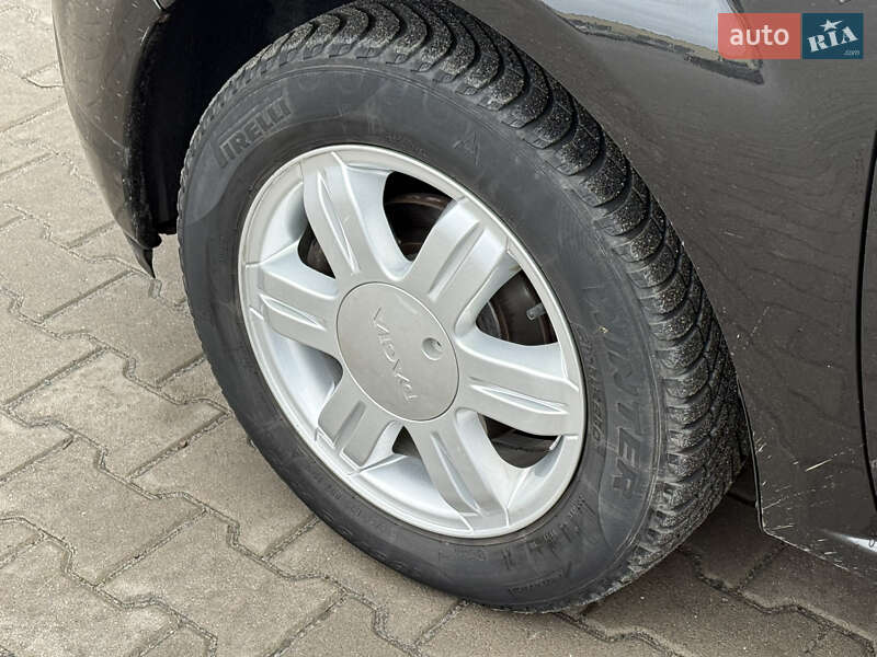 Хэтчбек Dacia Sandero 2011 в Ровно