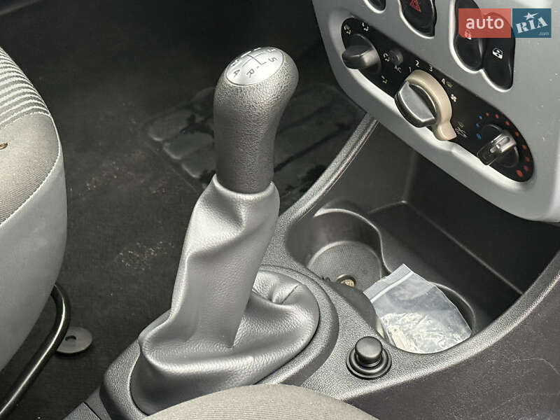 Хэтчбек Dacia Sandero 2011 в Ровно