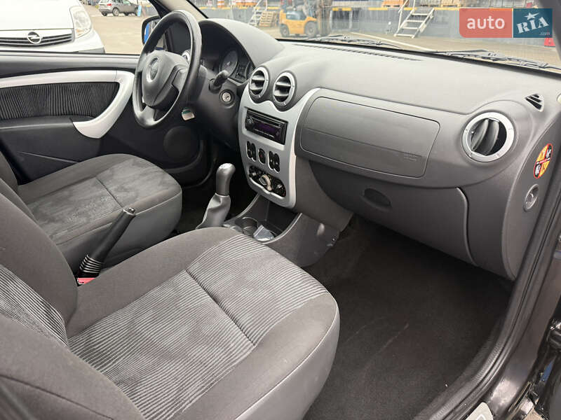 Хэтчбек Dacia Sandero 2011 в Ровно