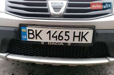 Хетчбек Dacia Sandero 2012 в Славуті