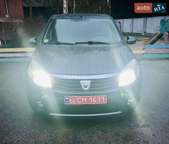 Хетчбек Dacia Sandero 2008 в Києві