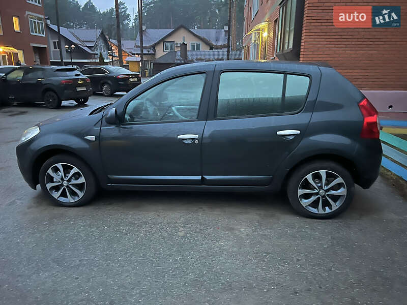Хетчбек Dacia Sandero 2008 в Києві
