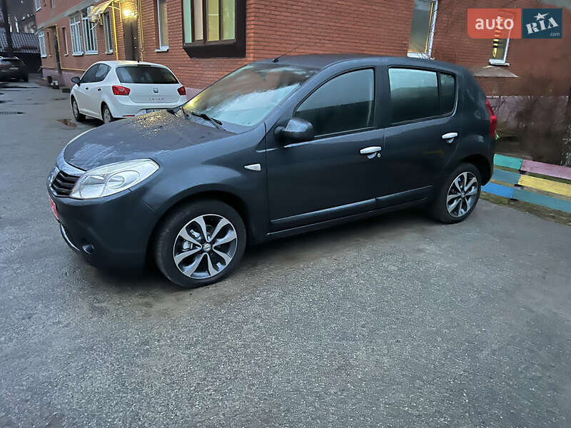 Хетчбек Dacia Sandero 2008 в Києві