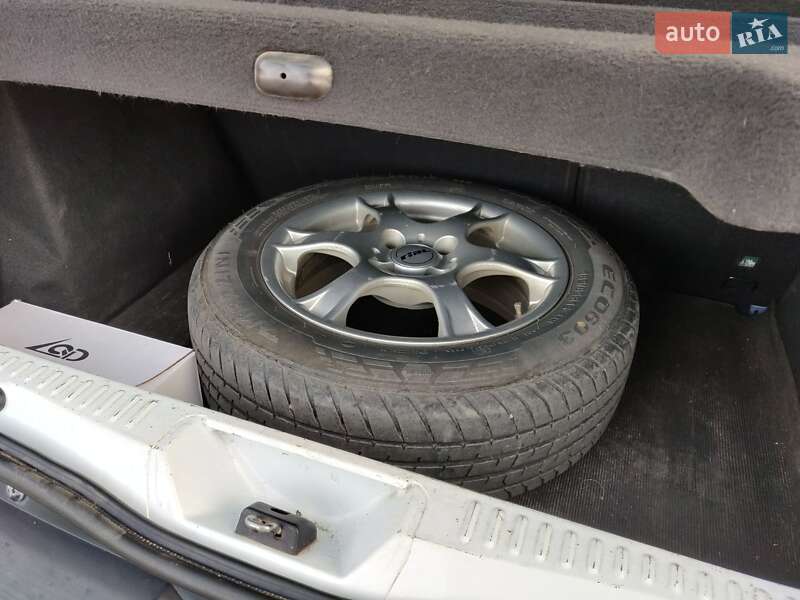 Хэтчбек Dacia Sandero 2013 в Луцке