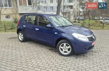 Хэтчбек Dacia Sandero 2009 в Ровно