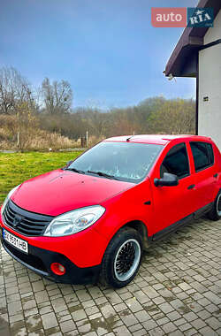 Хэтчбек Dacia Sandero 2009 в Черновцах