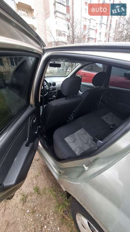 Хетчбек Dacia Sandero 2010 в Львові