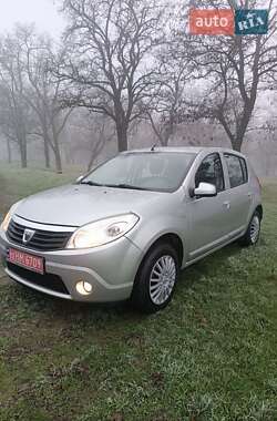 Хетчбек Dacia Sandero 2011 в Новомиргороді