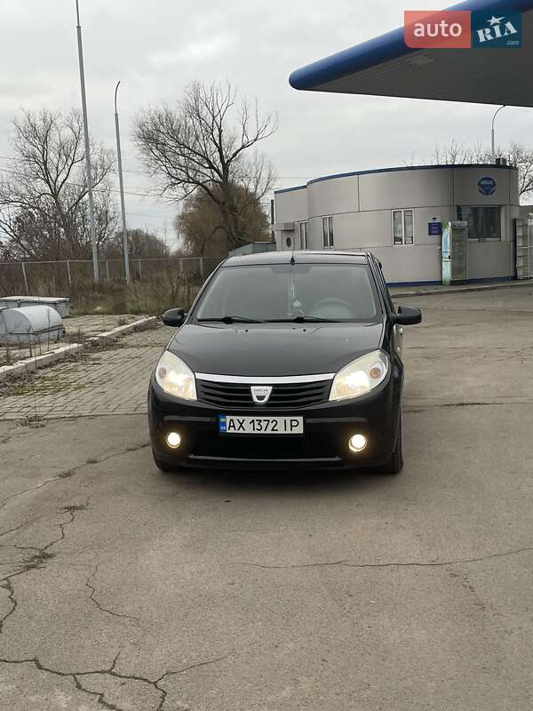 Хетчбек Dacia Sandero 2009 в Жашківу