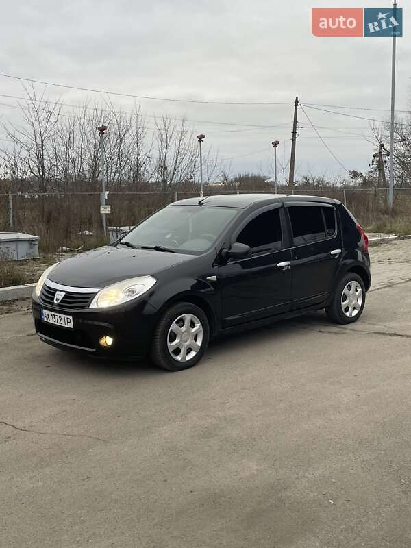 Хетчбек Dacia Sandero 2009 в Жашківу