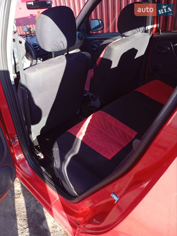 Хэтчбек Dacia Sandero 2009 в Львове