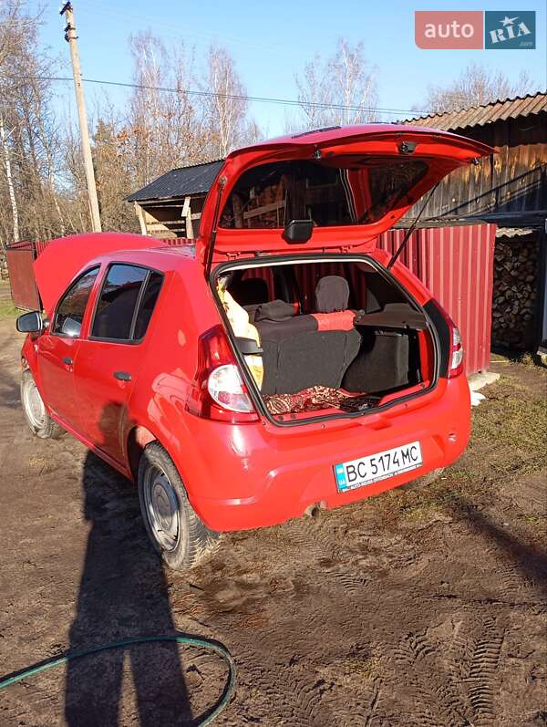 Хэтчбек Dacia Sandero 2009 в Львове