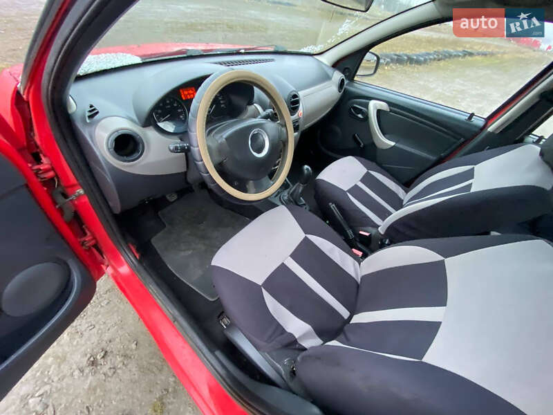 Хэтчбек Dacia Sandero 2012 в Львове