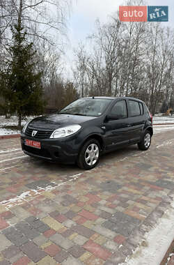 Хэтчбек Dacia Sandero 2009 в Миргороде