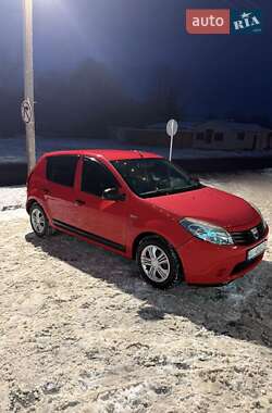 Хэтчбек Dacia Sandero 2009 в Чернигове
