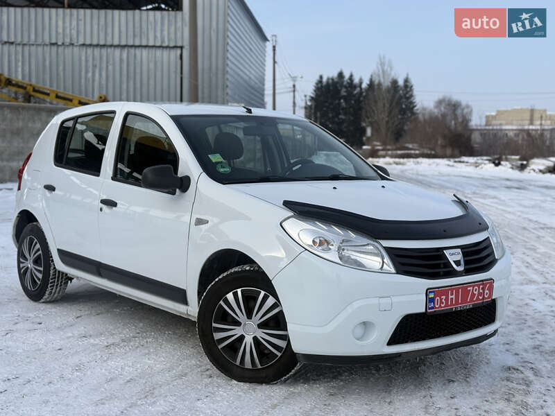 Хэтчбек Dacia Sandero 2009 в Березане